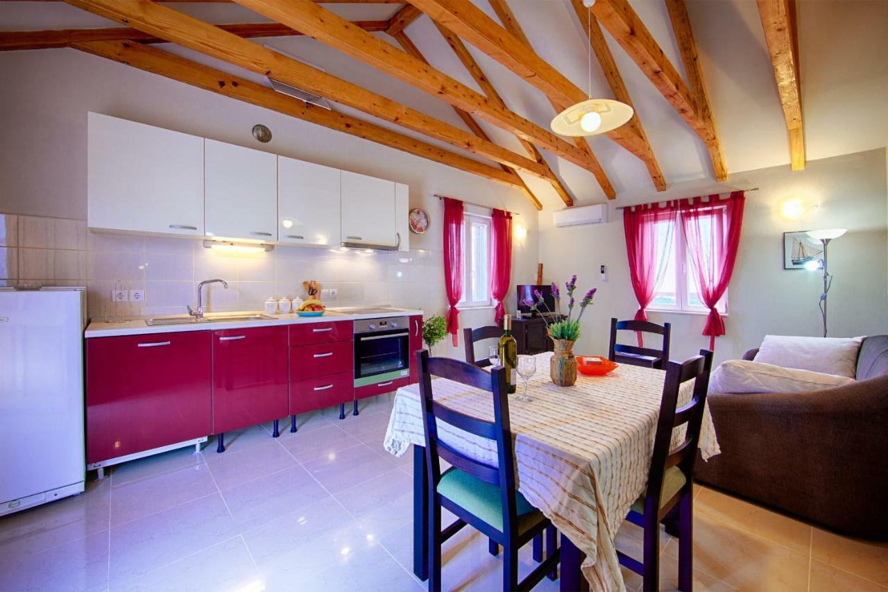 Betini Apartments - Authentic Island Escape Komiža Εξωτερικό φωτογραφία