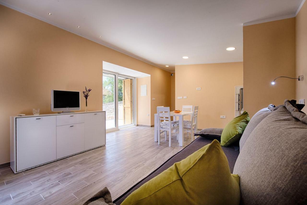 Betini Apartments - Authentic Island Escape Komiža Εξωτερικό φωτογραφία
