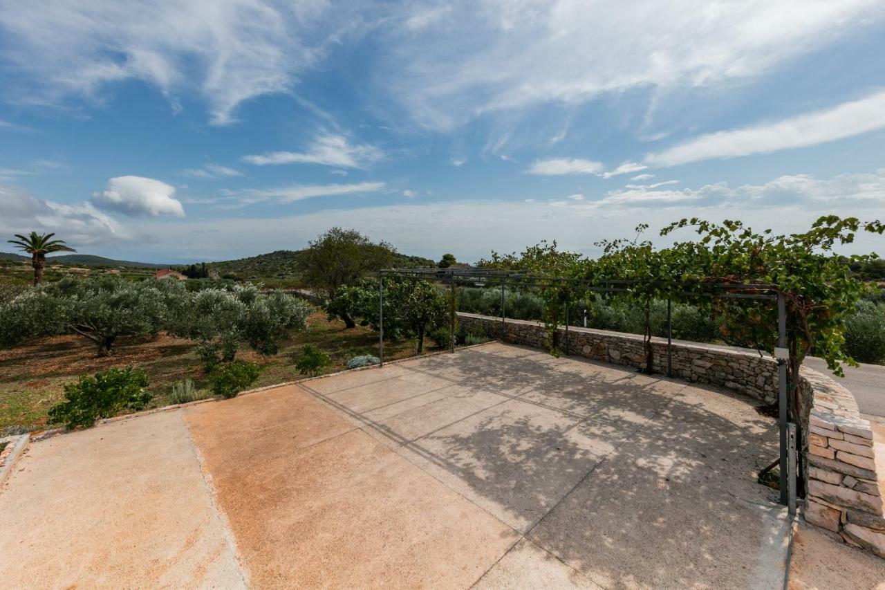 Betini Apartments - Authentic Island Escape Komiža Εξωτερικό φωτογραφία